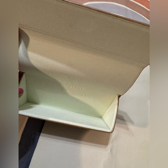 BURBERRY Sunglass Case - Picture 5 of 7